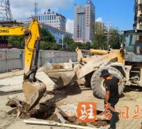 操中国小美女逼高温下的坚守｜道路建设者用汗水铺就畅通路